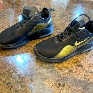 Black/gold nike airmax womens size 8